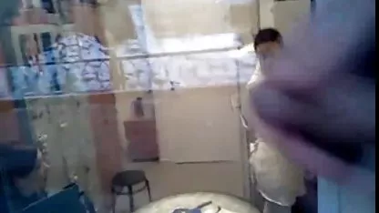 پول, گاییدن, و راه رفتن فیلمسکسی با حال که آن را طول می کشد برهنه در ملاء به قبول این مرد جوان در توهم