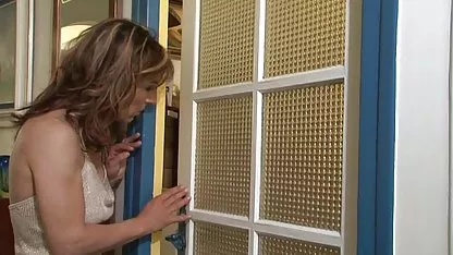 او شروع فیلم پورن باحال بر روی زانو های خود را در مقابل من به من یک تازه کار خوب غذا و